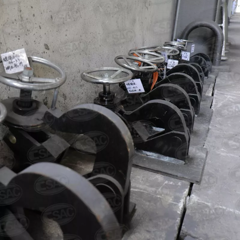 Vodotesno vrtljivo sidro za sprostitev verige